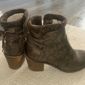 Roxy Leather and Fleece Booties 9.5